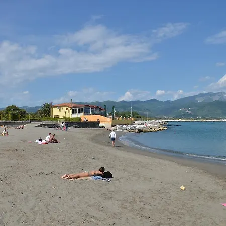 Dom wakacyjny La Perla Del Magra Holidays House Montemarcello